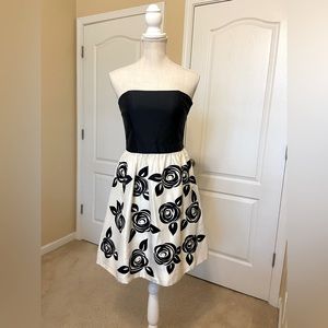 White House Black Market Women's 2 Dress 100% Silk Floral Strapless.